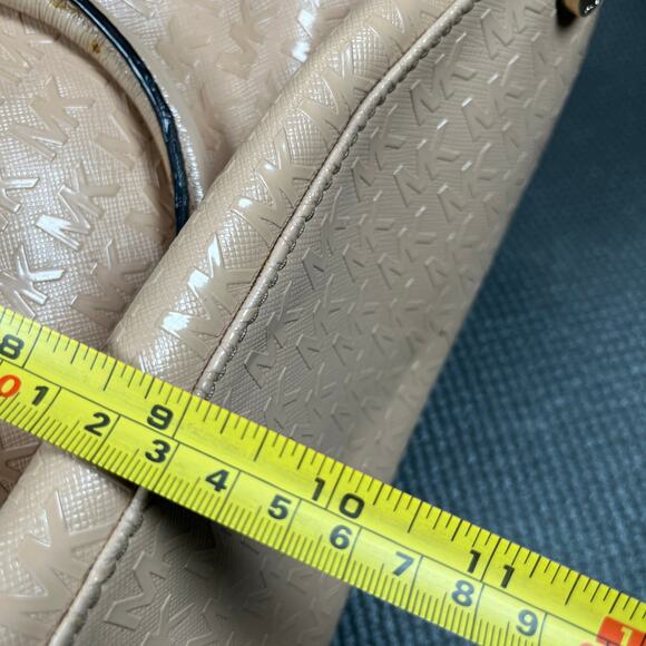 Michael Kors Cindy Monogram Satchel Bag Oyster Beige Patent Leather Dome Pockets - Picture 13 of 13